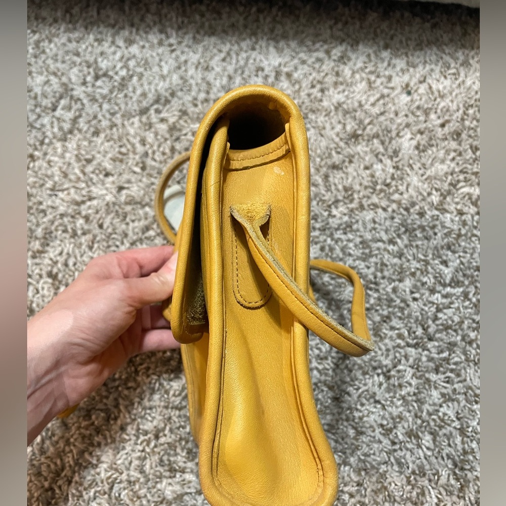 Vintage Coach Yellow Leather Scooter Crossbody Bag 9893 US Early 90s - Picture 6 of 16